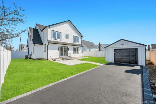 28 S Elm St, Hicksville, NY, 11801-4364 | Card Image