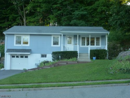 15 Cedar St, Butler, NJ, 07405-1328 | Card Image