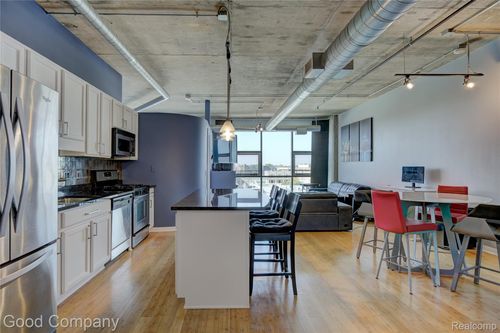 apt-604-100 W 5th St, Royal Oak, MI, 48067-2561 | Card Image