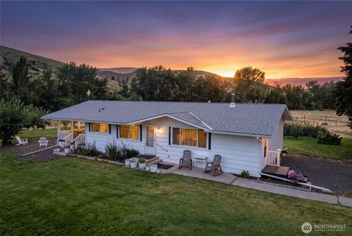 100 Vernon Ln, Dayton, WA, 99328-8758 | Card Image
