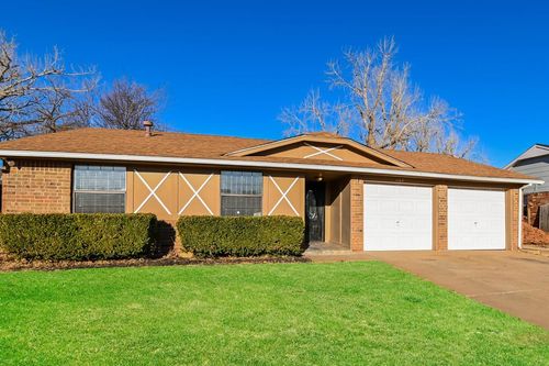 1105 Avery Dr, Moore, OK, 73160-7027 | Card Image