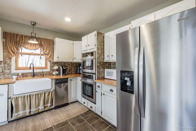 Charming kitchen with new fridge (2024) | Image 7