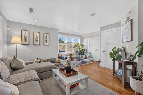 ph3-59 Lonsdale, Boston, MA, 02124 | Card Image