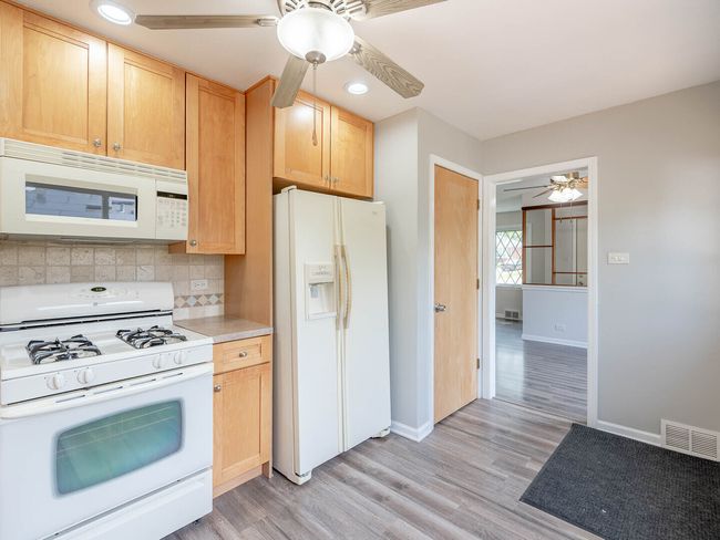 566 Glendale Ave, House other with 3 bedrooms, 1 bathrooms and 2 parking in Glen Ellyn IL | Image 7