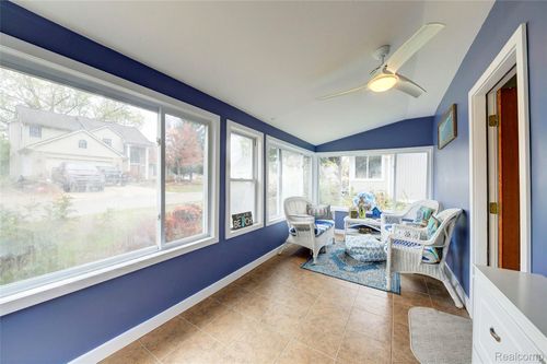 212 Hillcroft Dr, Walled Lake, MI, 48390-3519 | Card Image