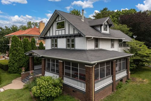 2440 E River Dr, Davenport, IA, 52803-3702 | Card Image