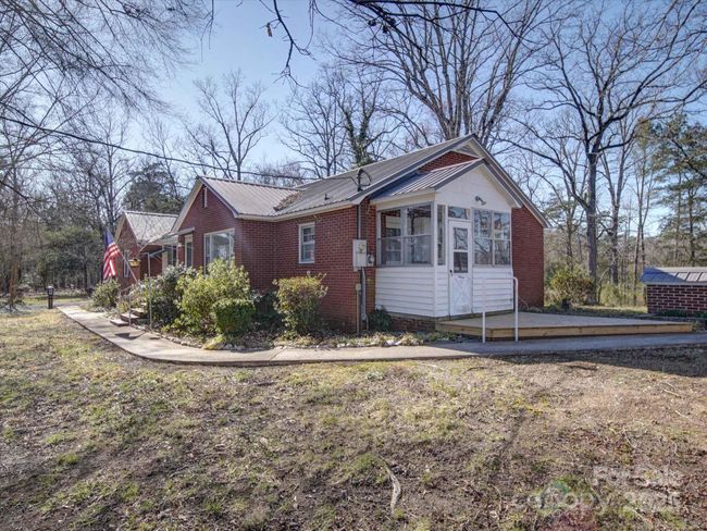 Front/Side Exterior | Image 5