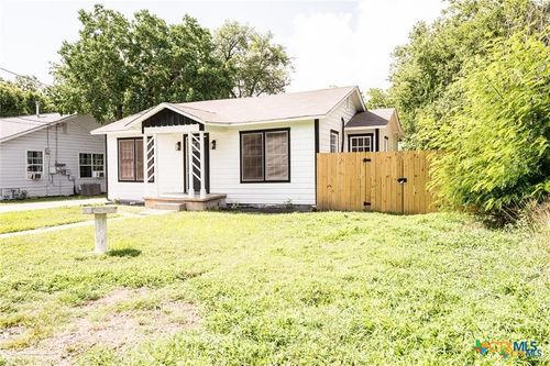 1004 Buena Vista Ave, Victoria, TX, 77901-4046 | Card Image