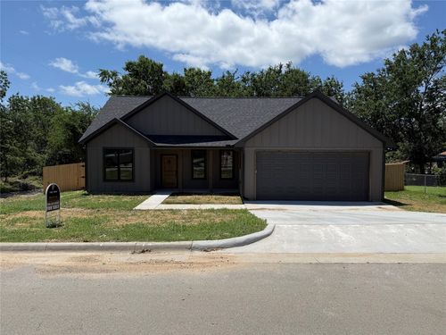 901 Sw 10th St, Mineral Wells, TX, 76067-6219 | Card Image