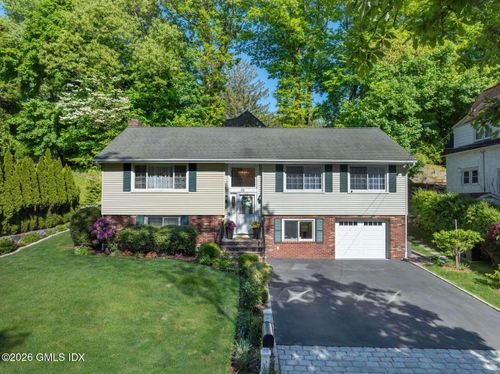 61 Center Dr, Old Greenwich, CT, 06870-1444 | Card Image