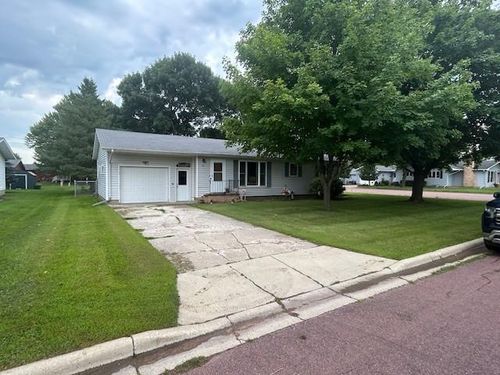 611 Elm Ave, Westbrook, MN, 56183-9624 | Card Image
