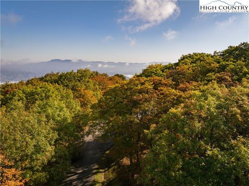 663 Rocky Pkwy, Banner Elk, NC, 28604 | Card Image