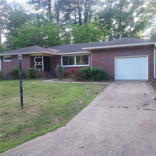 301 Woodroof Rd, Newport News, VA, 23606-2211 | Card Image