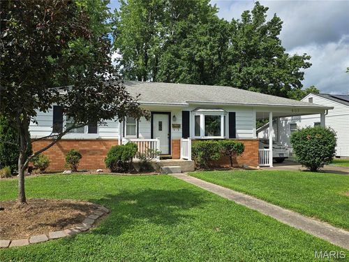 803 Smith Ln, Hillsboro, IL, 62049-1032 | Card Image