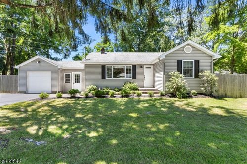 17 Hunters Ln, Sparta, NJ, 07871-2308 | Card Image