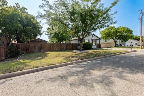 308 Hallvale Dr, White Settlement, TX, 76108-1503 | Card Image