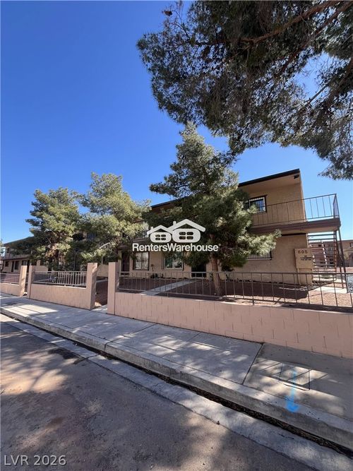 19-605 S Royal Crest Cir, Las Vegas, NV, 89169-3897 | Card Image