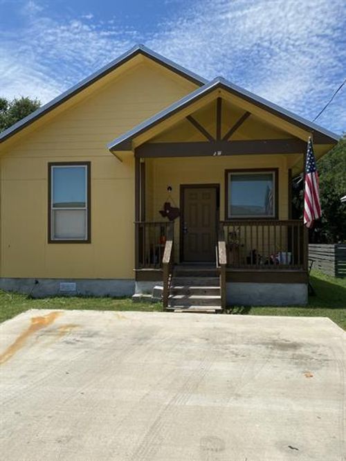 1013 Fir Ln, Lockhart, TX, 78644-2079 | Card Image
