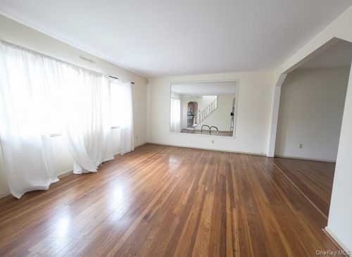 863 North St, Peekskill, NY, 10566-1821 | Card Image