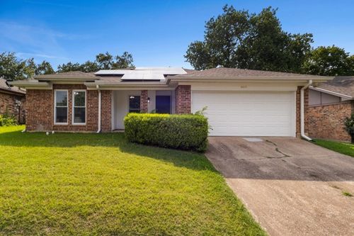 6613 Constitution Dr, Watauga, TX, 76148-2608 | Card Image