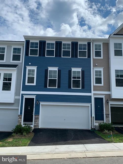 3969 Shire Meadow Ln, TRIANGLE, VA, 22172-1133 | Card Image