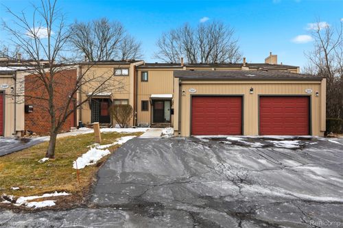 25047 Woodvale Dr S, Southfield, MI, 48034-1212 | Card Image
