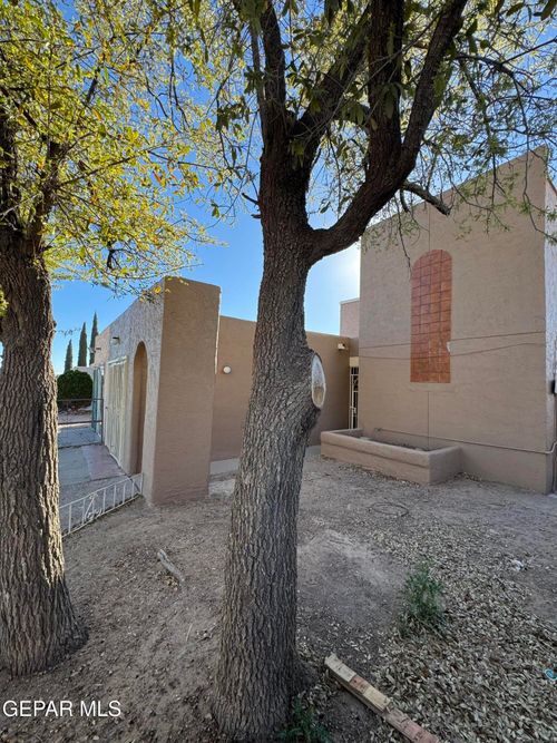 943 Montera Road, El Paso, TX, 79907 | Card Image