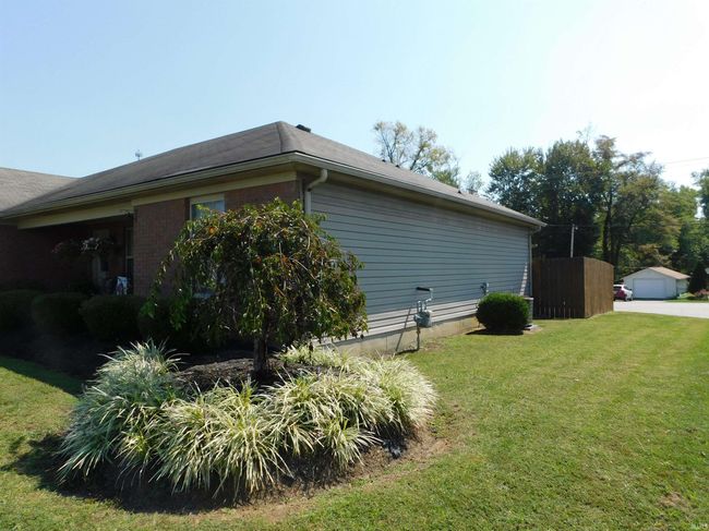 11907 Perry Crossing Pkwy, House other with 3 bedrooms, 2 bathrooms and null parking in Sellersburg IN | Image 4