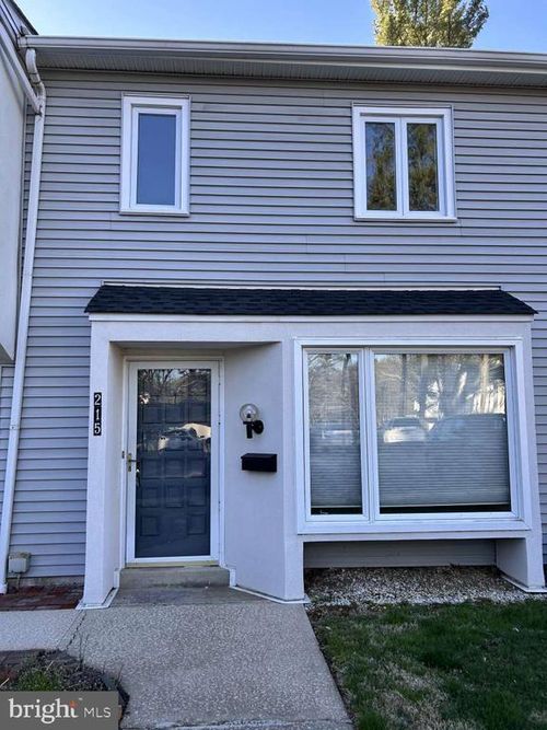 215 E Chelsea Cir, NEWTOWN SQUARE, PA, 19073-2108 | Card Image
