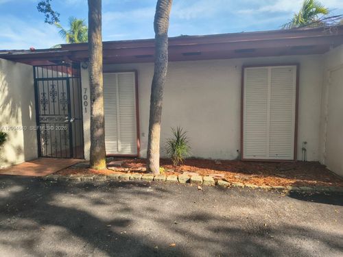 7001-7001 Loch Isle Dr S, Miami Lakes, FL, 33014-2081 | Card Image