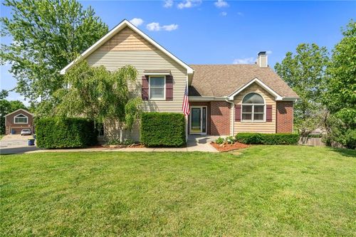 14700 Shamrock Way, Smithville, MO, 64089-8261 | Card Image