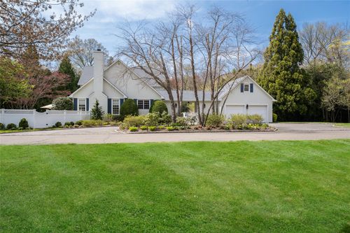11 Morgan Ln, Locust Valley, NY, 11560-2418 | Card Image
