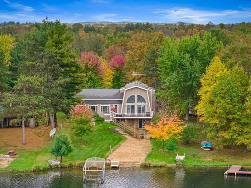 818 Manchester Ct, Nekoosa, WI, 54457-9136 | Card Image