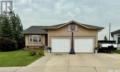 30 Wilson Cres, House other with 5 bedrooms, 3 bathrooms and null parking in Yorkton SK | Image 2