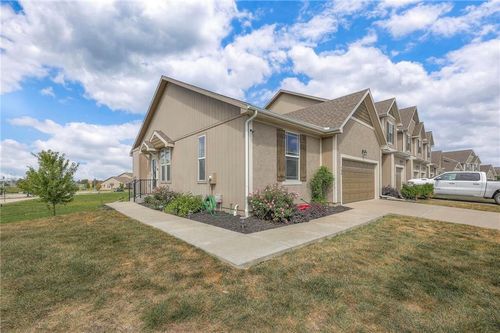 736 W Shawnee Ct, Gardner, KS, 66030-7851 | Card Image