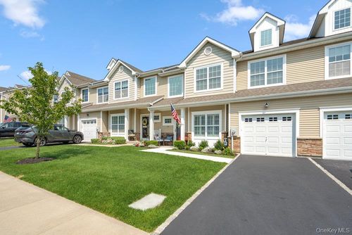 162 Halley Dr, Blue Point, NY, 11772-6516 | Card Image