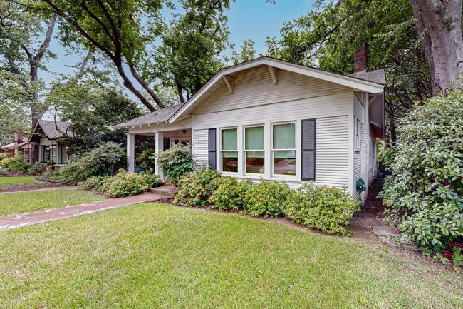 609 Valencia St, House other with 3 bedrooms, 2 bathrooms and null parking in Dallas TX | Image 5