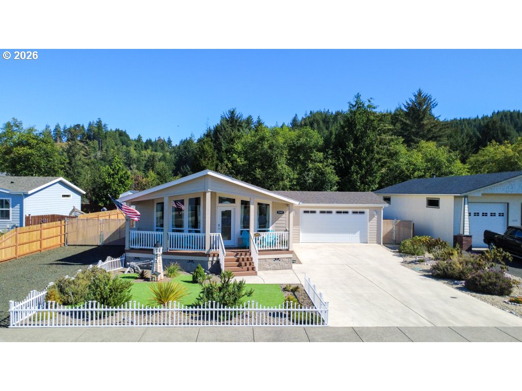 Residential in Lakeside 3