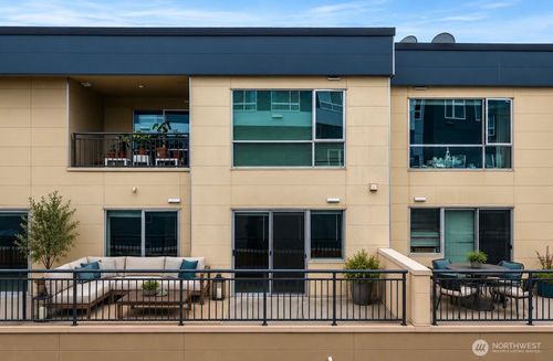 610-321 10th Ave S, Seattle, WA, 98104-3715 | Card Image