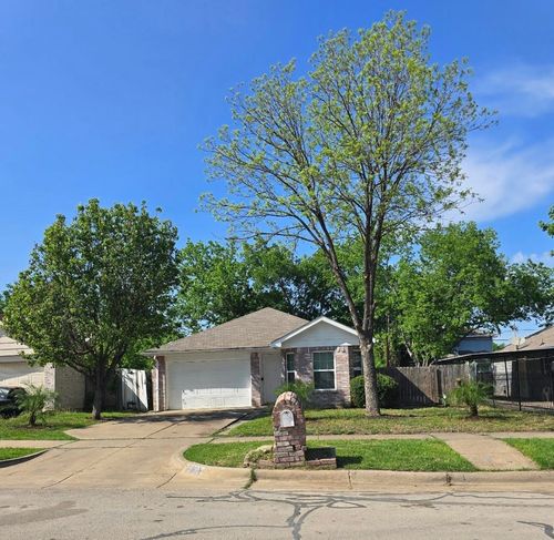 1021 Stella St, Fort Worth, TX, 76104-1569 | Card Image
