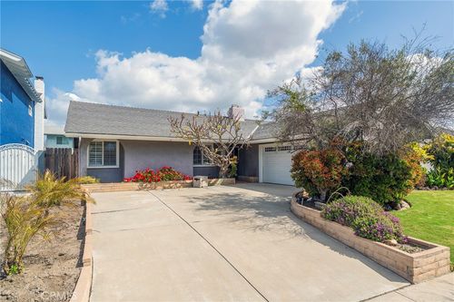 7041 Heil Ave, Huntington Beach, CA, 92647-4401 | Card Image