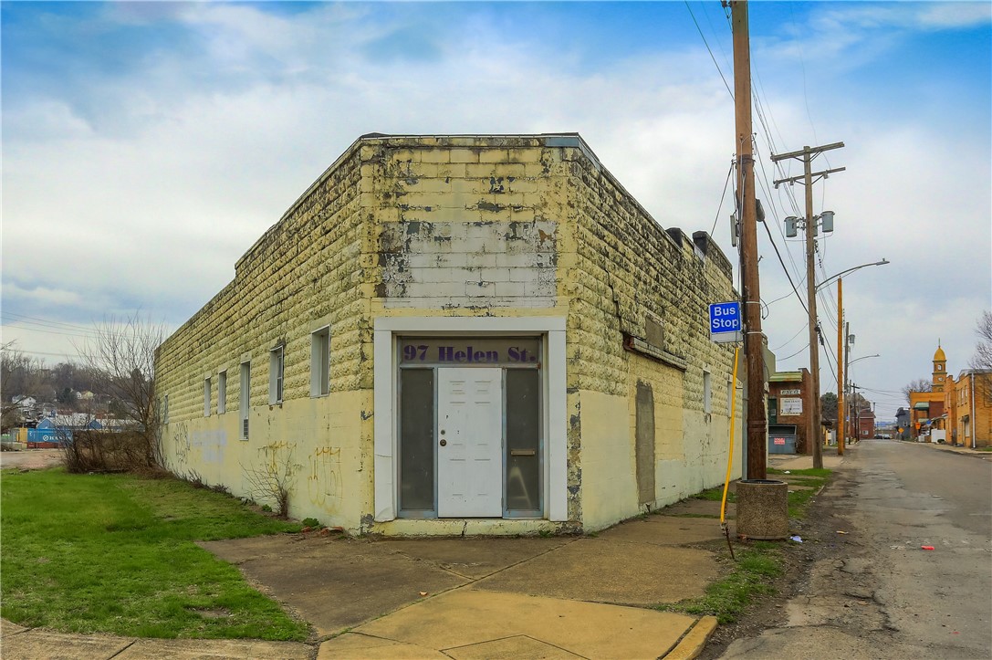 97 Helen St, Mc Kees Rocks, PA 15136