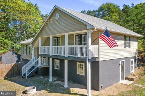 72 Pioneer Ln, Berkeley Springs, WV, 25411-4389 | Card Image