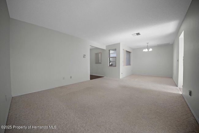 Living Room/Dining | Image 9