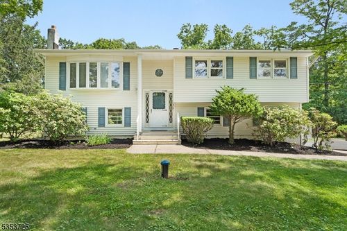 75 Morristown Rd, Gillette, NJ, 07933-1501 | Card Image