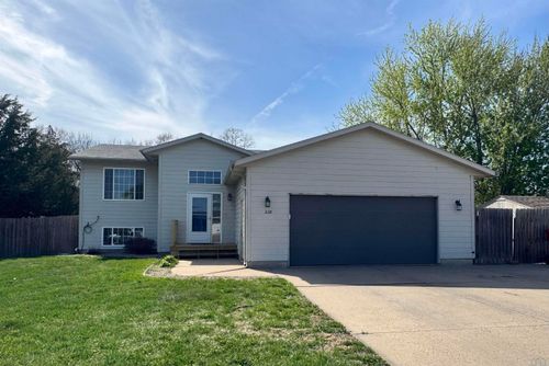 228 Anderson St, Vermillion, SD, 57069-2818 | Card Image