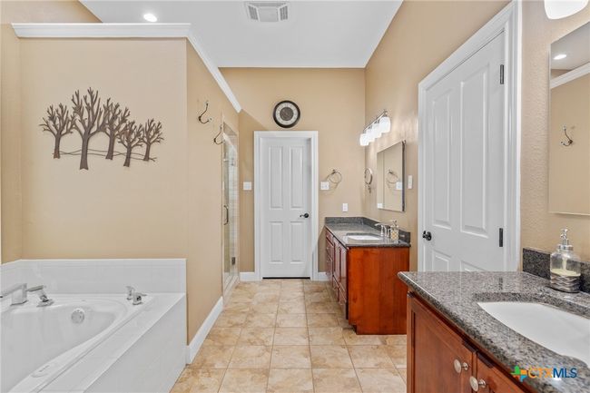 404 Iron Gate, House other with 5 bedrooms, 5 bathrooms and null parking in Victoria TX | Image 20