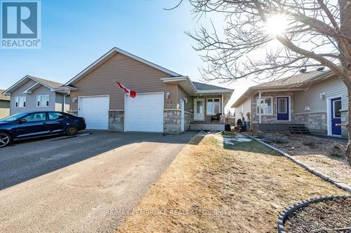 292 Mckenzie Street, Pembroke, ON, K8A3V7 | Card Image