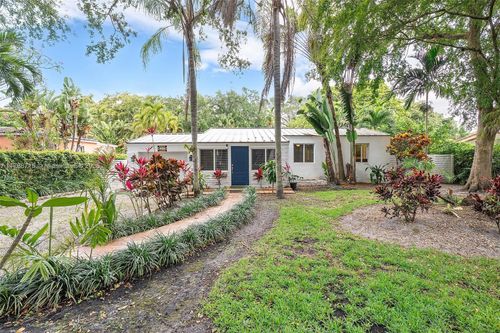 1055 Ne 120th St, Biscayne Park, FL, 33161-6451 | Card Image