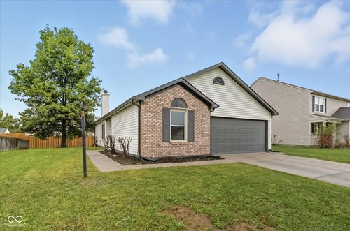 1664 Sweetwater Ln, Greenfield, IN, 46140-7553 | Card Image